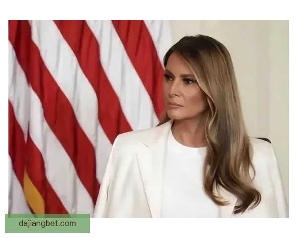 乔治娜亮相美国第一夫人梅拉尼娅纪录片首映式引发关注红毯焦点